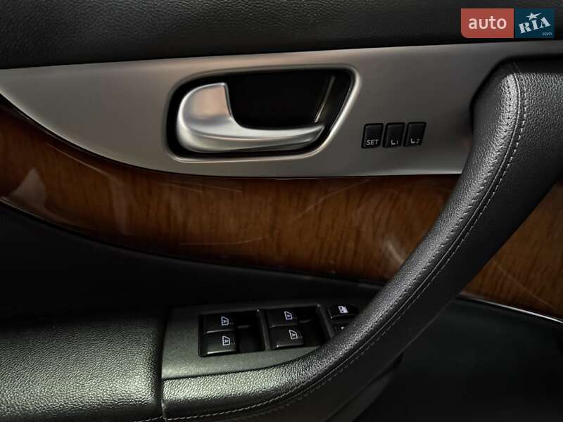 Внедорожник / Кроссовер Infiniti QX70 2013 в Киеве