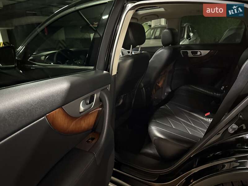 Внедорожник / Кроссовер Infiniti QX70 2013 в Киеве