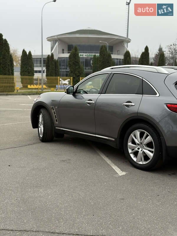 Внедорожник / Кроссовер Infiniti QX70 2015 в Александрие