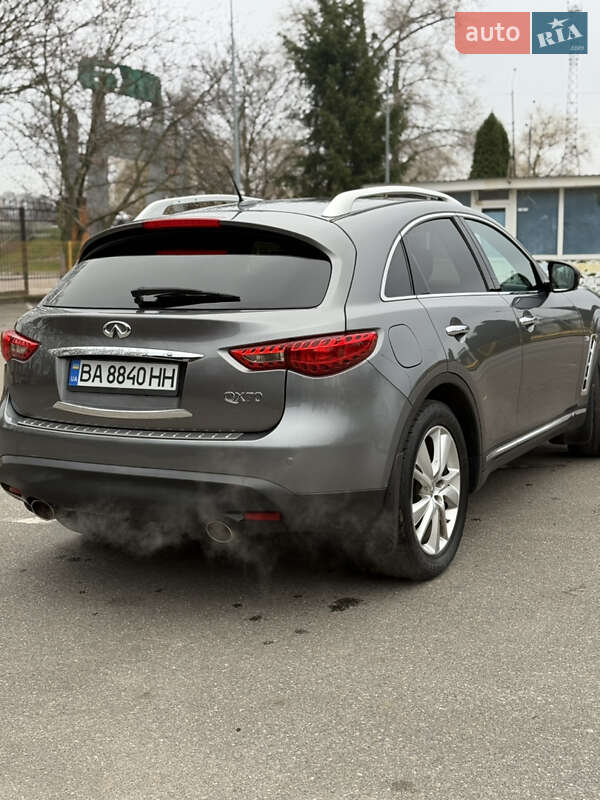 Внедорожник / Кроссовер Infiniti QX70 2015 в Александрие