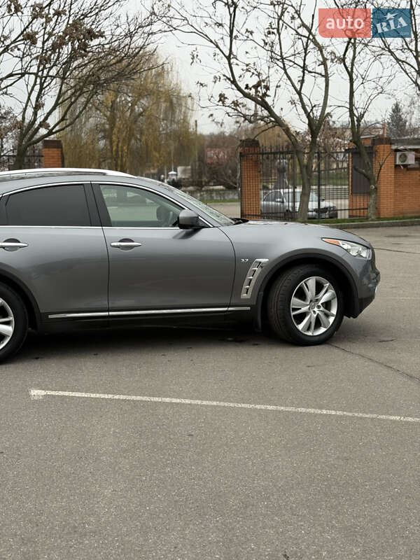 Внедорожник / Кроссовер Infiniti QX70 2015 в Александрие