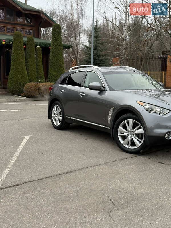 Внедорожник / Кроссовер Infiniti QX70 2015 в Александрие