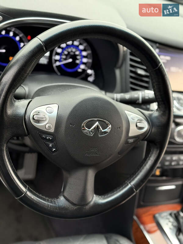 Внедорожник / Кроссовер Infiniti QX70 2015 в Александрие