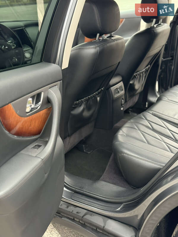 Внедорожник / Кроссовер Infiniti QX70 2015 в Александрие