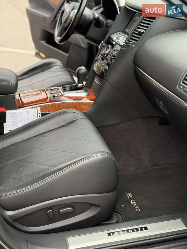 Внедорожник / Кроссовер Infiniti QX70 2015 в Александрие