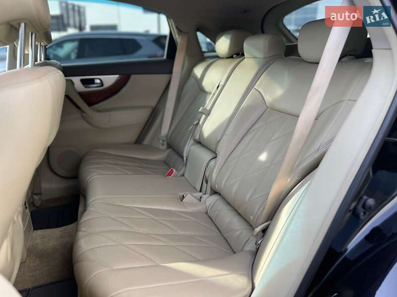 Внедорожник / Кроссовер Infiniti QX70 2016 в Киеве