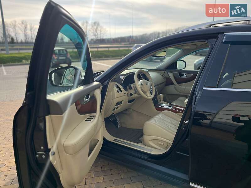 Внедорожник / Кроссовер Infiniti QX70 2016 в Киеве
