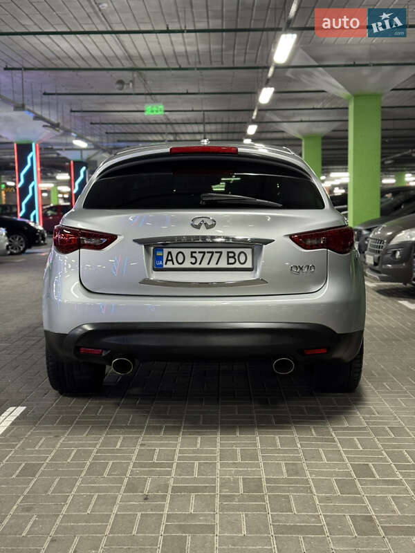 Позашляховик / Кросовер Infiniti QX70 2016 в Києві