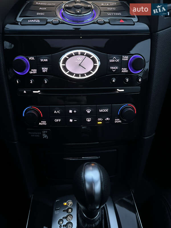 Позашляховик / Кросовер Infiniti QX70 2016 в Києві