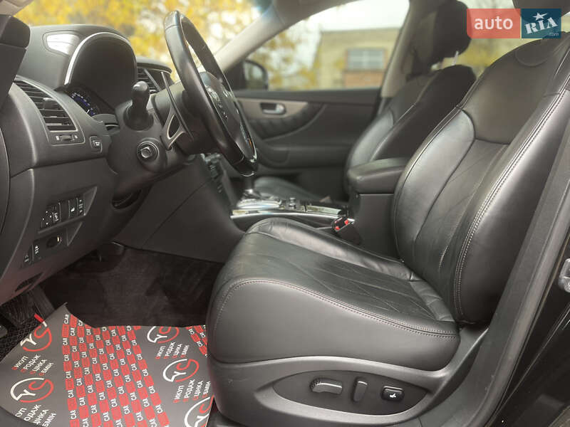 Внедорожник / Кроссовер Infiniti QX70 2015 в Киеве