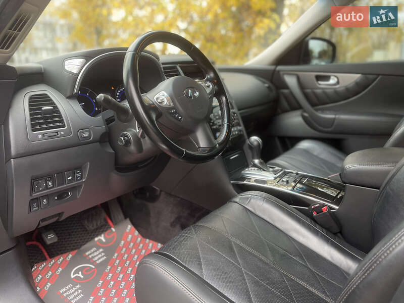 Внедорожник / Кроссовер Infiniti QX70 2015 в Киеве