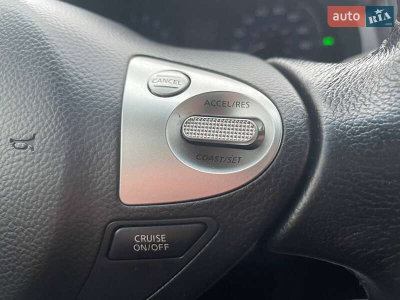 Позашляховик / Кросовер Infiniti QX70 2015 в Києві