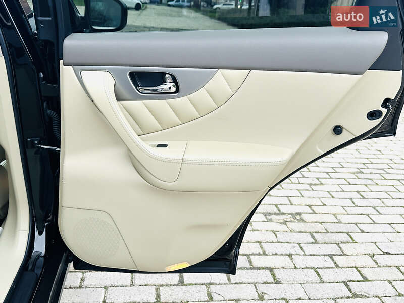 Позашляховик / Кросовер Infiniti QX70 2014 в Білій Церкві