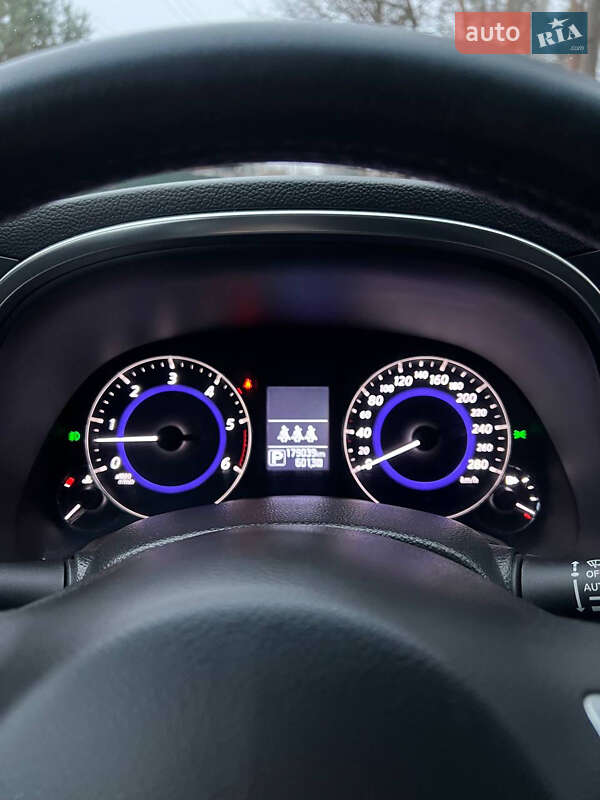 Внедорожник / Кроссовер Infiniti QX70 2015 в Киеве