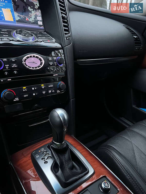 Внедорожник / Кроссовер Infiniti QX70 2015 в Киеве