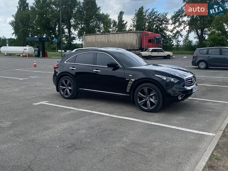 Infiniti QX70 2015