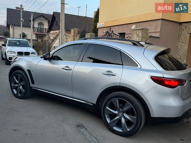 Infiniti QX70 2013