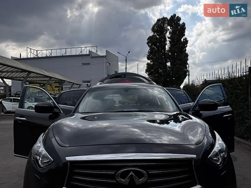 Infiniti QX70 2013