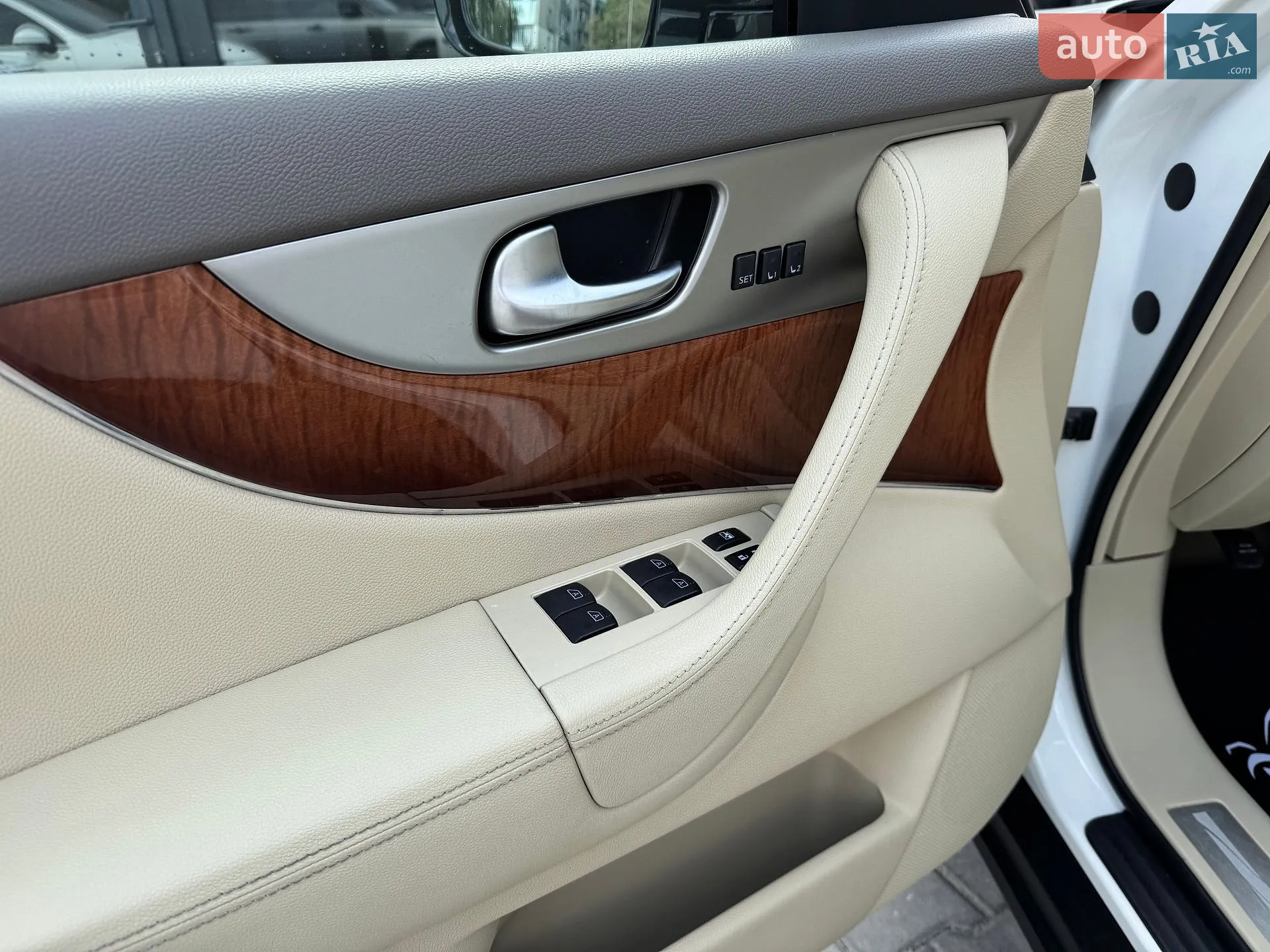 2015 Infiniti QX70 - мініатюра 13