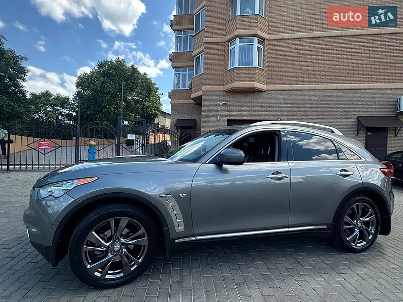 Infiniti QX70 2013