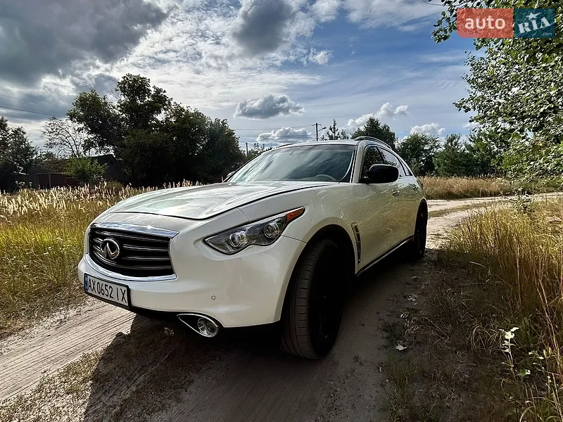 Infiniti QX70 2013