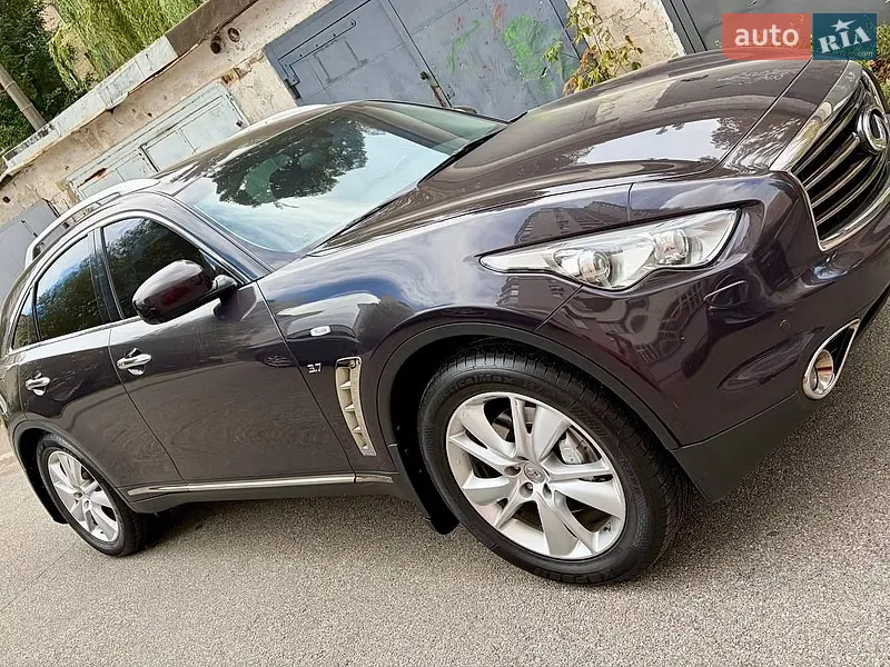 Infiniti QX70 2013