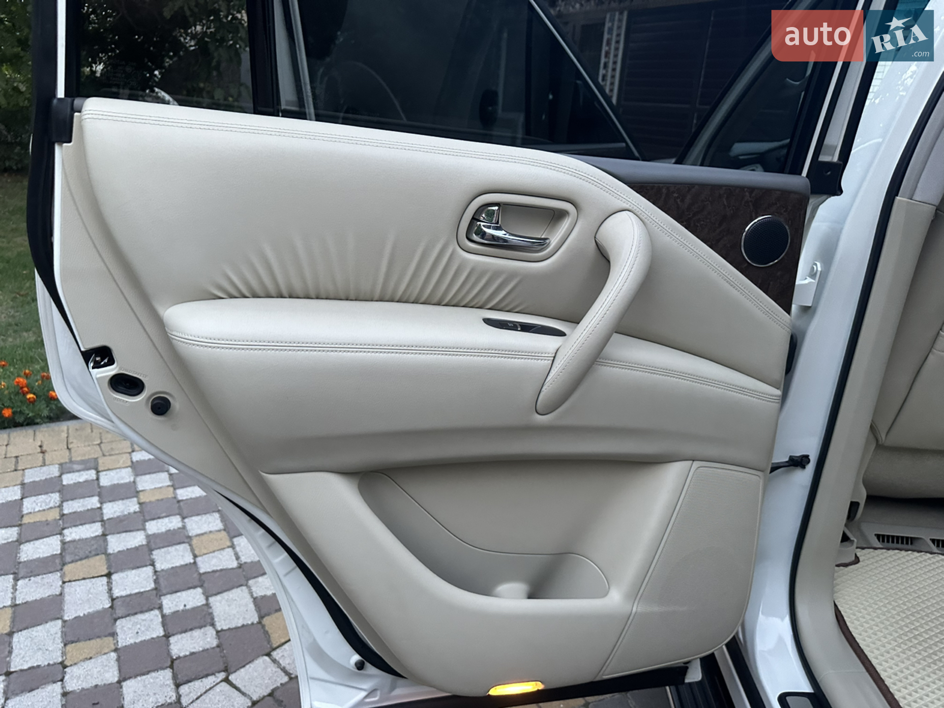 2015 Infiniti QX80 - мініатюра 23