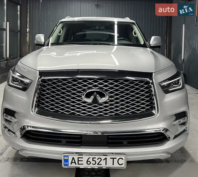 Infiniti QX80