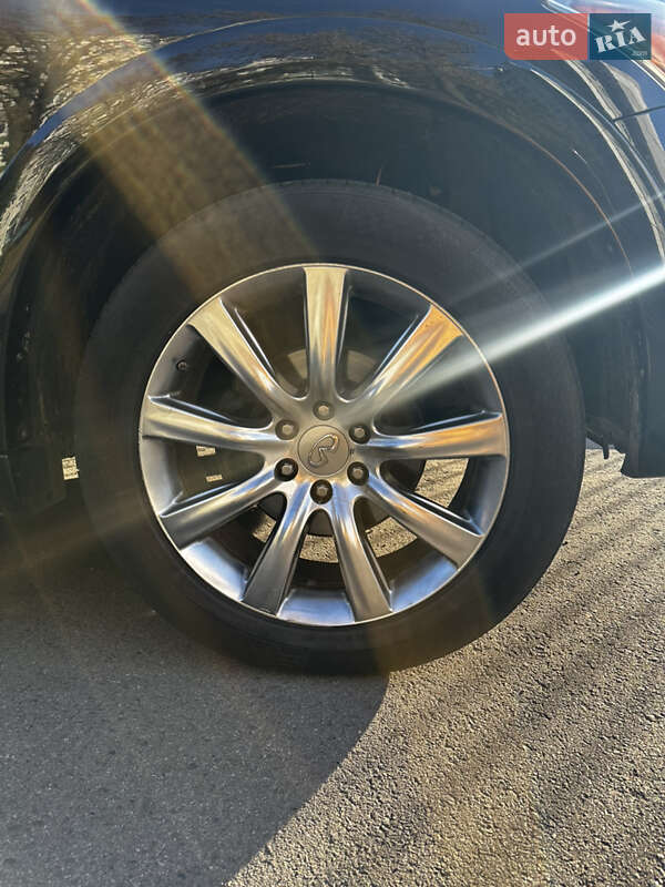 Позашляховик / Кросовер Infiniti QX80 2014 в Чернігові