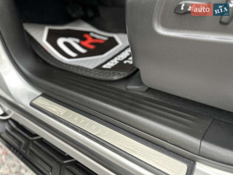 Внедорожник / Кроссовер Infiniti QX80 2015 в Киеве