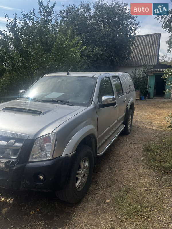 Пикап Isuzu D-Max 2011 в 