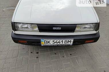 Седан Isuzu Gemini 1992 в Ровно