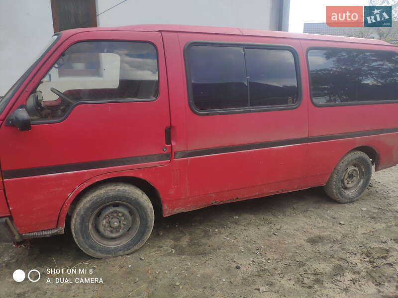 Минивэн Isuzu Midi 1986 в 