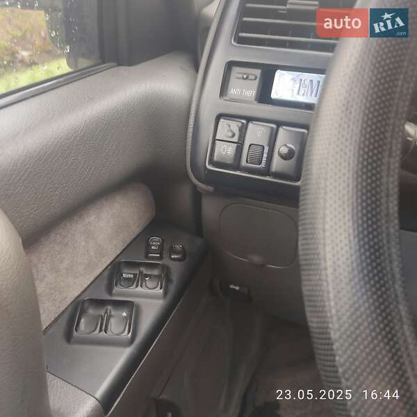 Внедорожник / Кроссовер Isuzu Trooper 2000 в Дубровице