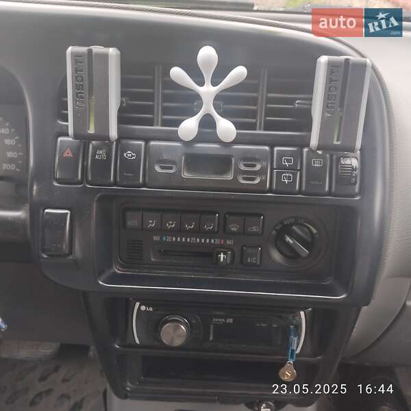 Внедорожник / Кроссовер Isuzu Trooper 2000 в Дубровице