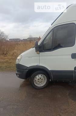 Вантажний фургон Iveco 35S13 2014 в Стрию