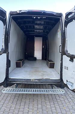 Грузовой фургон Iveco Daily 2017 в 