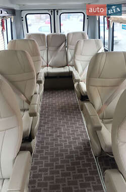 Микроавтобус Iveco Daily 2015 в 