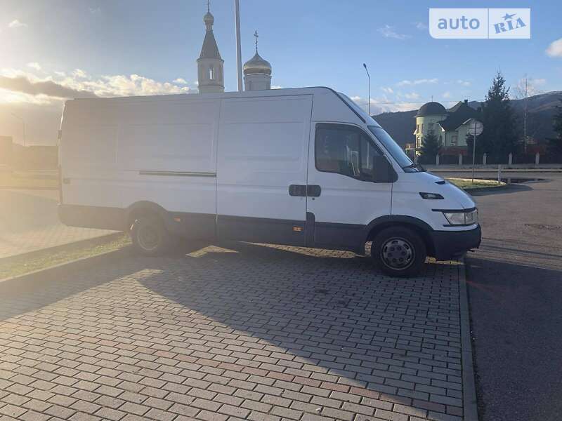 Грузовой фургон Iveco Daily 2005 в Хусте