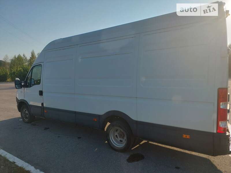 Грузовой фургон Iveco Daily 2012 в Изюме