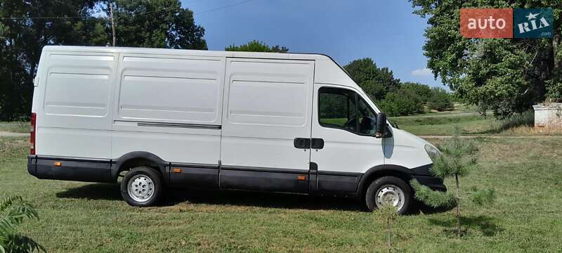 Грузовой фургон Iveco Daily 2013 в Ромнах