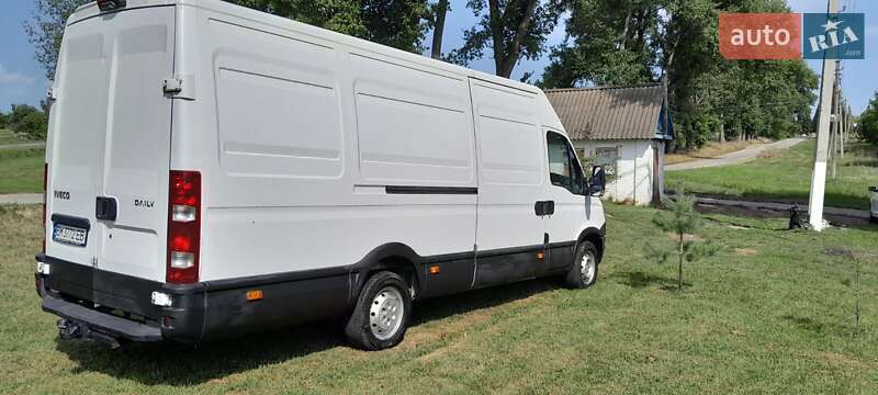Грузовой фургон Iveco Daily 2013 в Ромнах