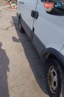 Грузовой фургон Iveco Daily 2013 в 
