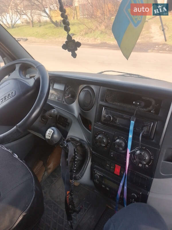 Вантажний фургон Iveco Daily 2006 в Павлограді