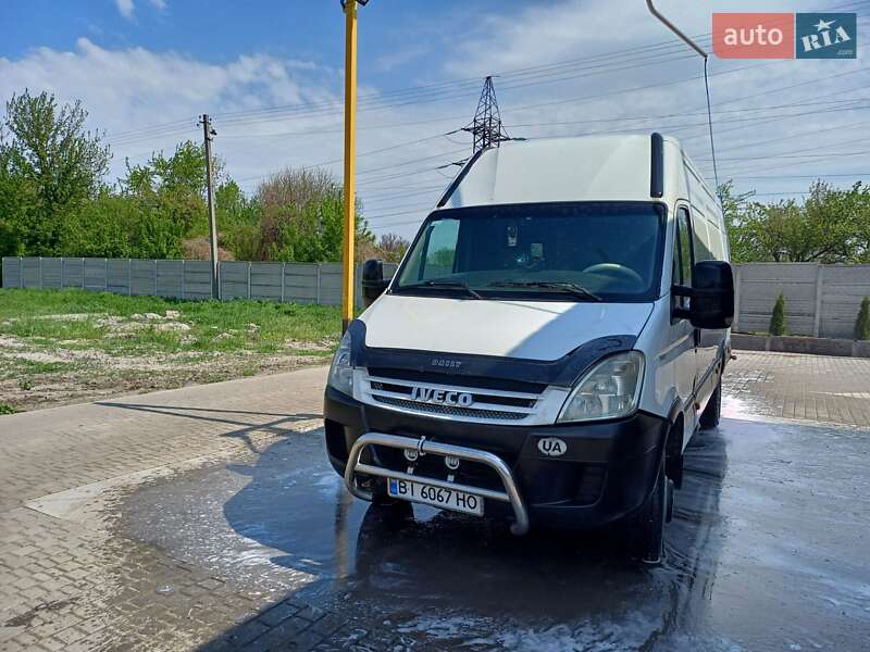 Вантажний фургон Iveco Daily 2006 в Павлограді