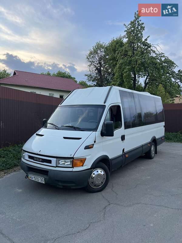 Приміський автобус Iveco Daily 2000 в 