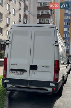 Микроавтобус Iveco Daily 2001 в 