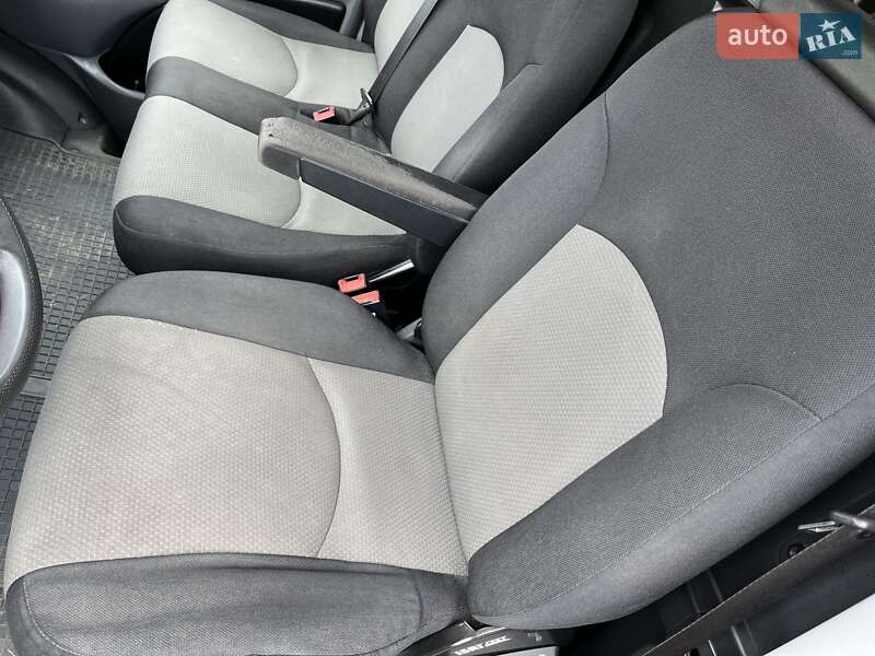 Грузовой фургон Iveco Daily 2012 в Мукачево