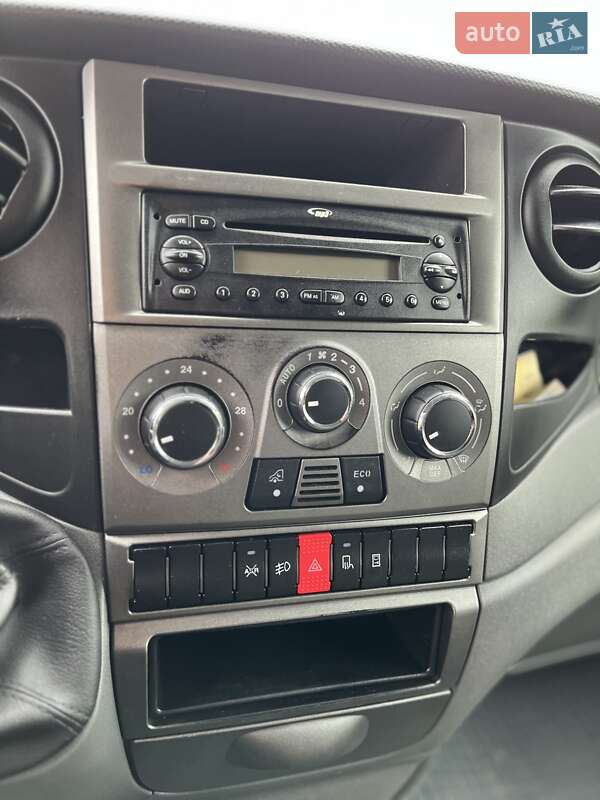 Грузовой фургон Iveco Daily 2012 в Мукачево