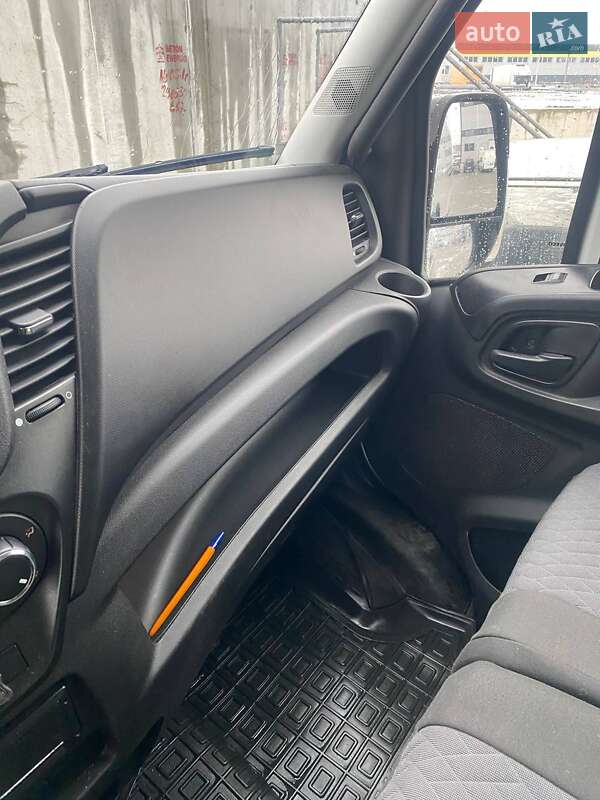 Вантажний фургон Iveco Daily 2019 в Львові